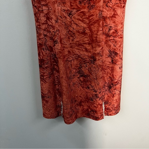 Kimchi Blue x Urban Outfitters Jill Velvet Cherub Mini Dress - Picture 8 of 16